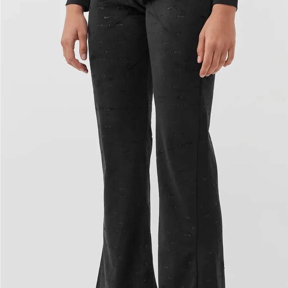 Women’s Logo Nike Air Black Tracksuit set 
Pant Size L
Top Size L - Picture 3 of 7